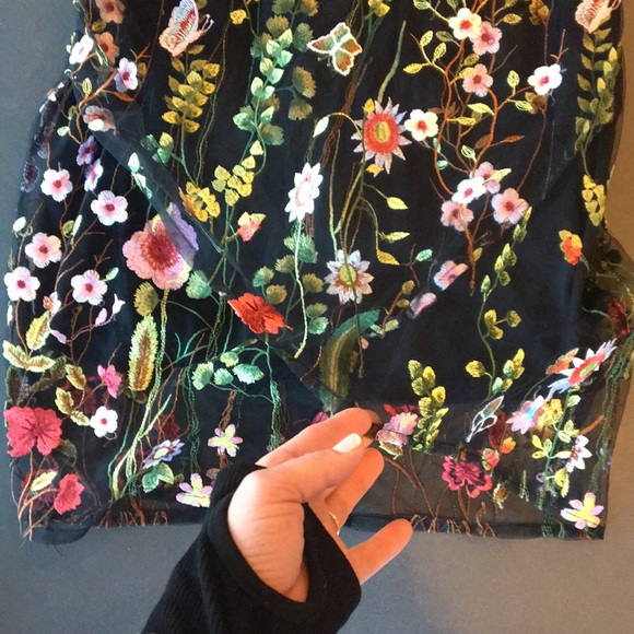 Black Floral Embroidered Promesa Dress - Picture 6 of 8